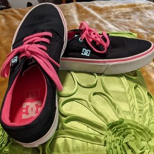 DC tennis shoes